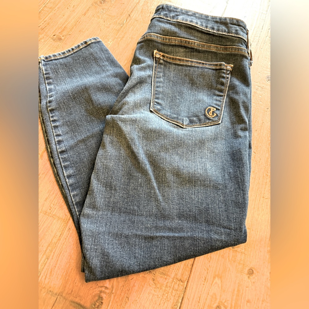 Cookie Johnson “Believe Crop” style woman’s jeans. Size 29.